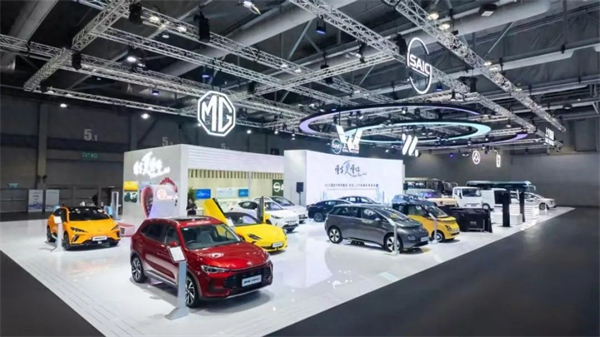 上汽用半年时间，展现出中国汽车“头雁”的变革伟力