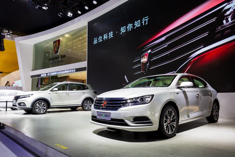 全新荣威950、荣威e950定义“高级轿车” 成都车展亮相售价16.88万起 互联网汽车上市一周年 系统升级带来颠覆式进化