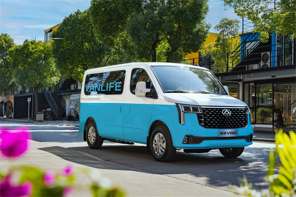 跑得猛、花得少、养得省、全场景！“全场景高价值轻客”上汽大通新途V80 9AT荣耀上市，全面高人一档
