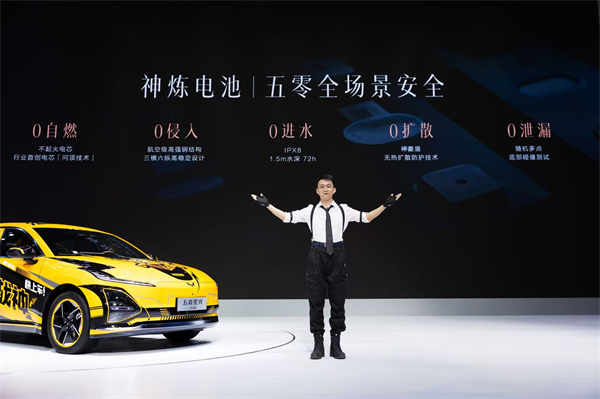 10.98万元起！五菱星光2025款开启预售，携手《和平精英》打造年轻人的智能实战利器！