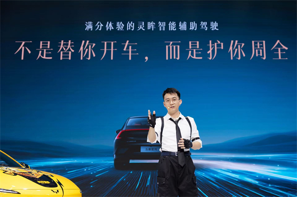 10.98万元起！五菱星光2025款开启预售，携手《和平精英》打造年轻人的智能实战利器！